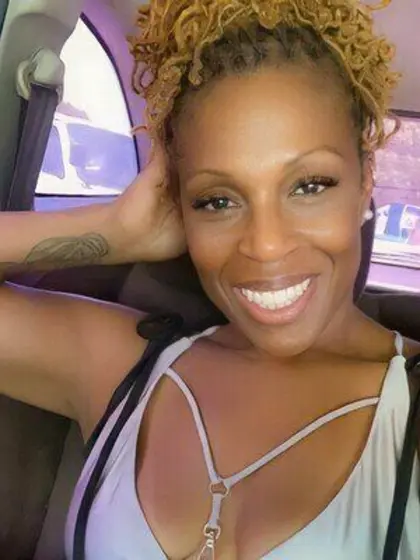 Hadjira, 61 ans